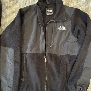 The North Face Women’s Black Denali Full-Zip Fleece Jacket